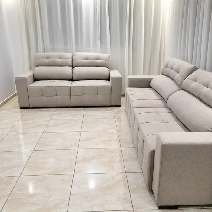 Conjunto de sofás retráteis em tecido bege